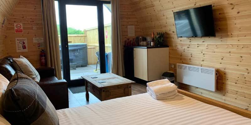 Superior Glamping Pod With Hot Tub Hotell Frodsham Exteriör bild